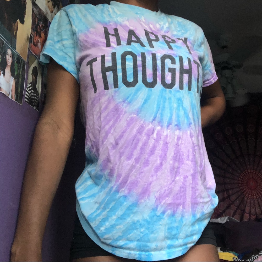 “happy thoughts” graphic tee